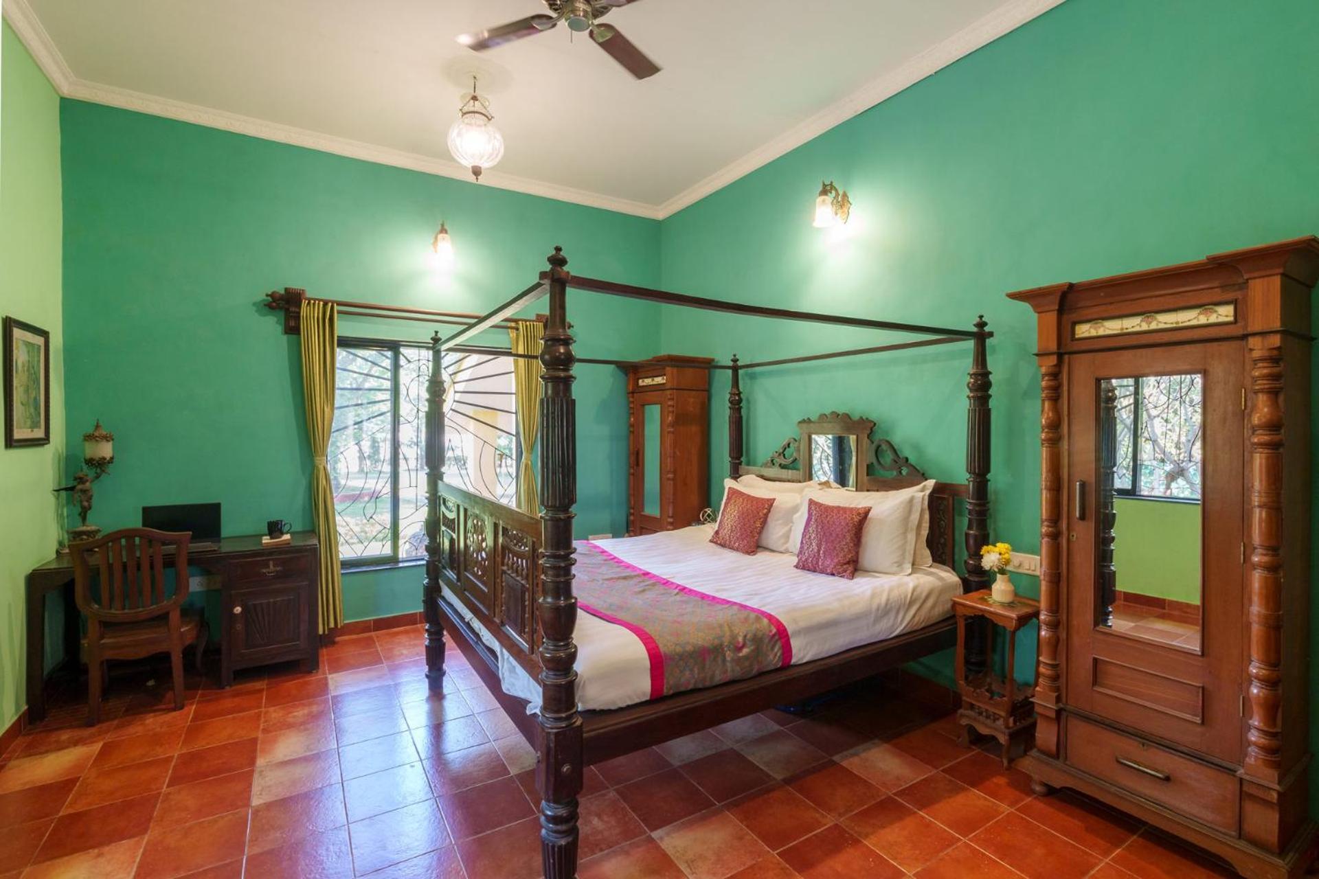 Vintage Estate - Lakeside Allure With Vintage Decor,A Plunge Pool & A Lawn Featuring A Charming Gazebo Karjat Kültér fotó