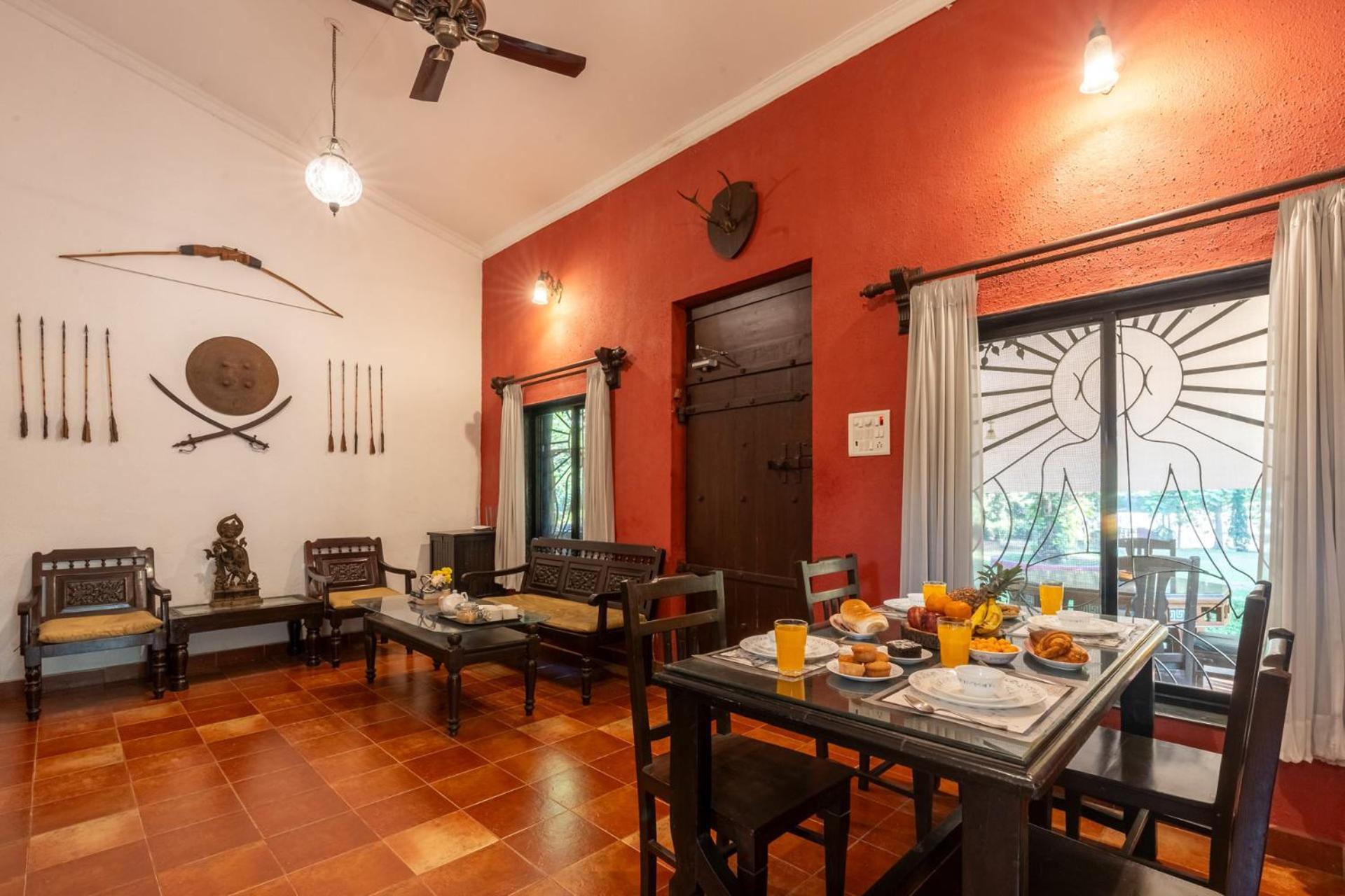 Vintage Estate - Lakeside Allure With Vintage Decor,A Plunge Pool & A Lawn Featuring A Charming Gazebo Karjat Kültér fotó