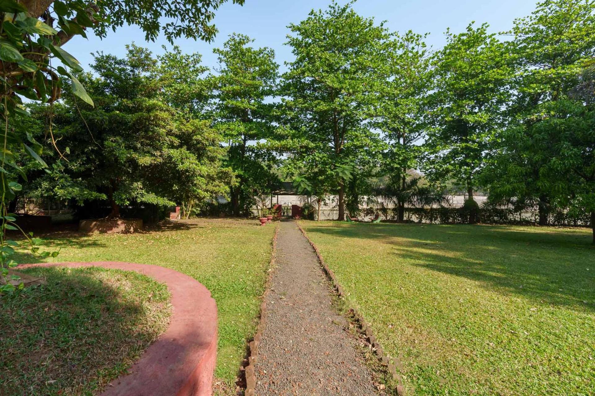 Vintage Estate - Lakeside Allure With Vintage Decor,A Plunge Pool & A Lawn Featuring A Charming Gazebo Karjat Kültér fotó