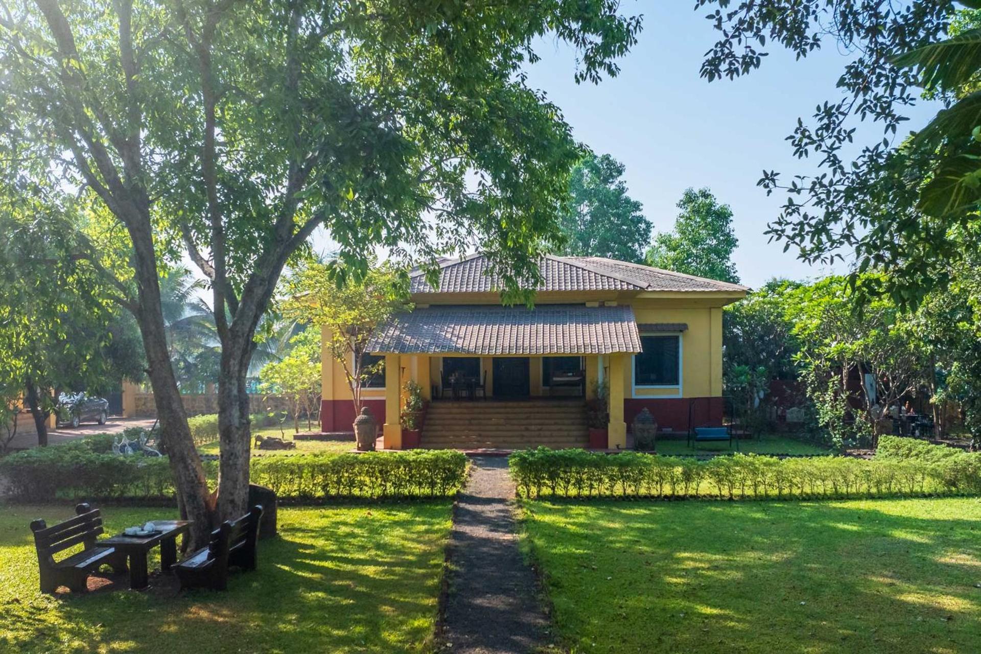 Vintage Estate - Lakeside Allure With Vintage Decor,A Plunge Pool & A Lawn Featuring A Charming Gazebo Karjat Kültér fotó