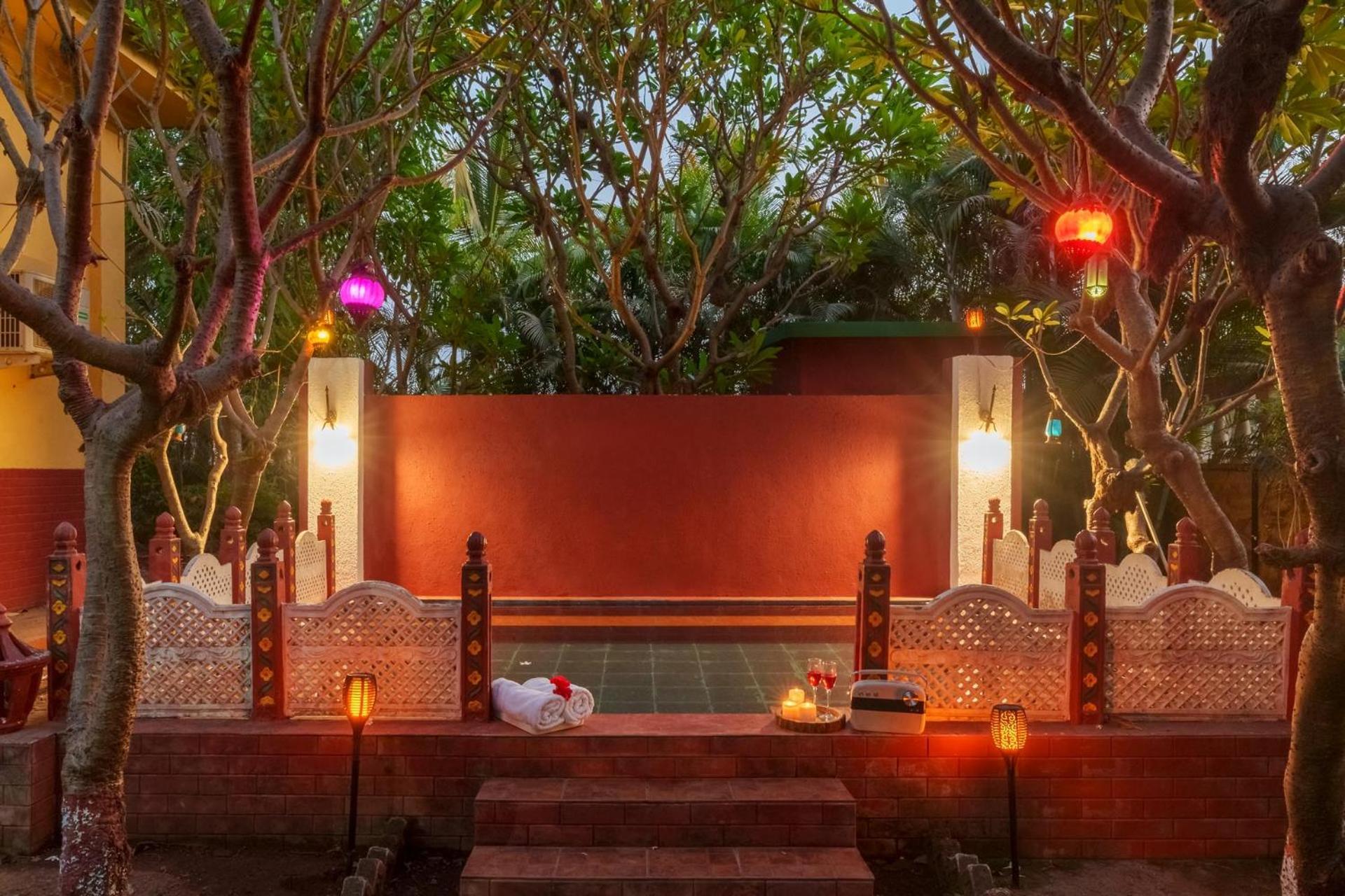 Vintage Estate - Lakeside Allure With Vintage Decor,A Plunge Pool & A Lawn Featuring A Charming Gazebo Karjat Kültér fotó
