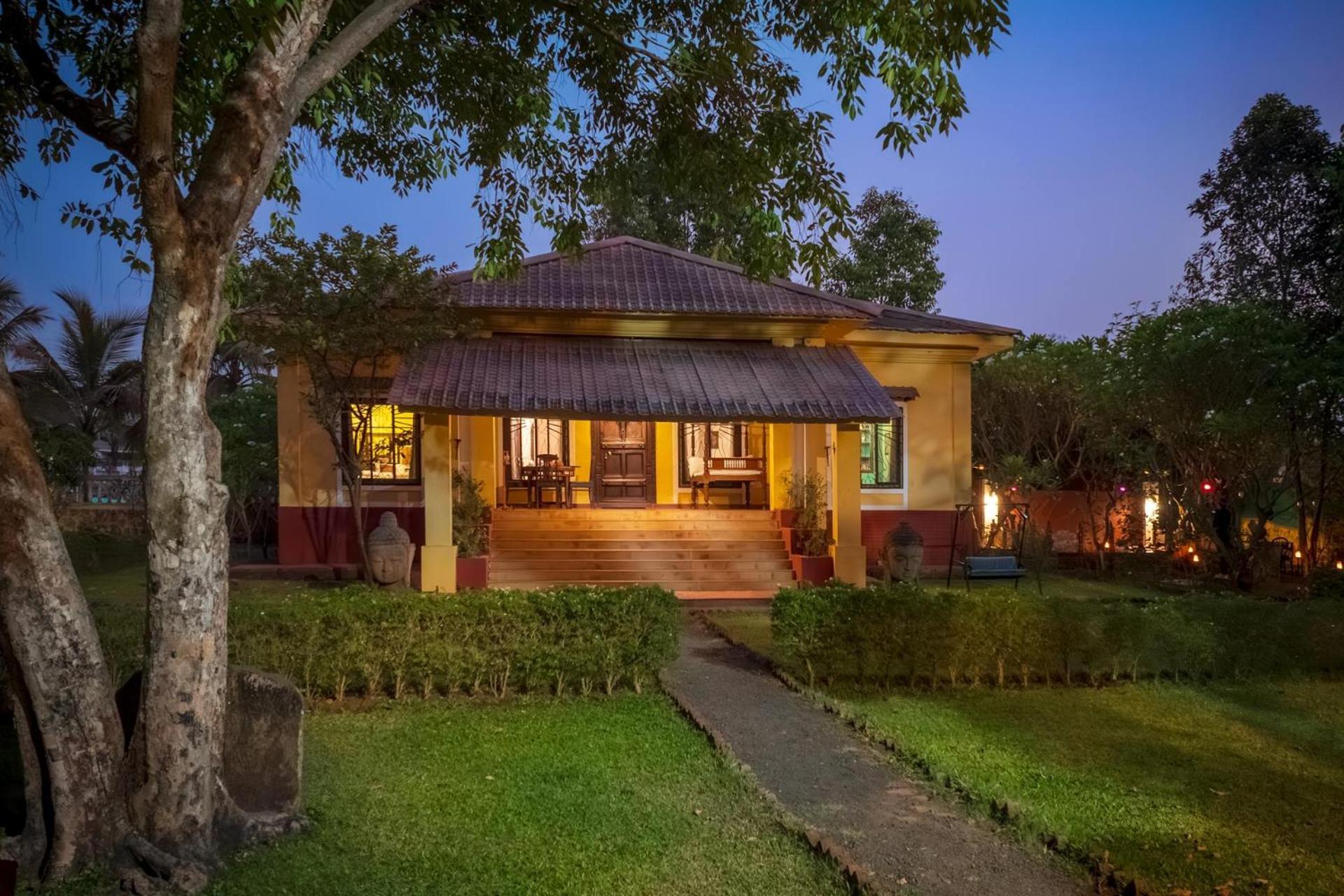 Vintage Estate - Lakeside Allure With Vintage Decor,A Plunge Pool & A Lawn Featuring A Charming Gazebo Karjat Kültér fotó